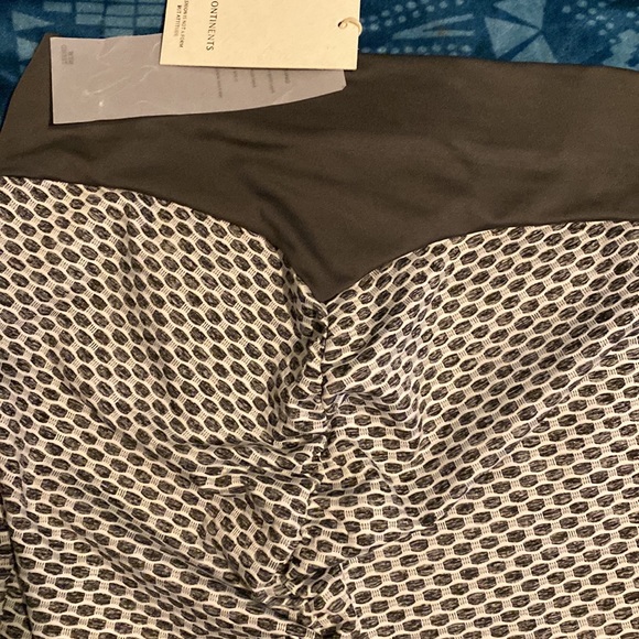 NWT CONTINENTS TRENDY LEGGINGS - Picture 2 of 5